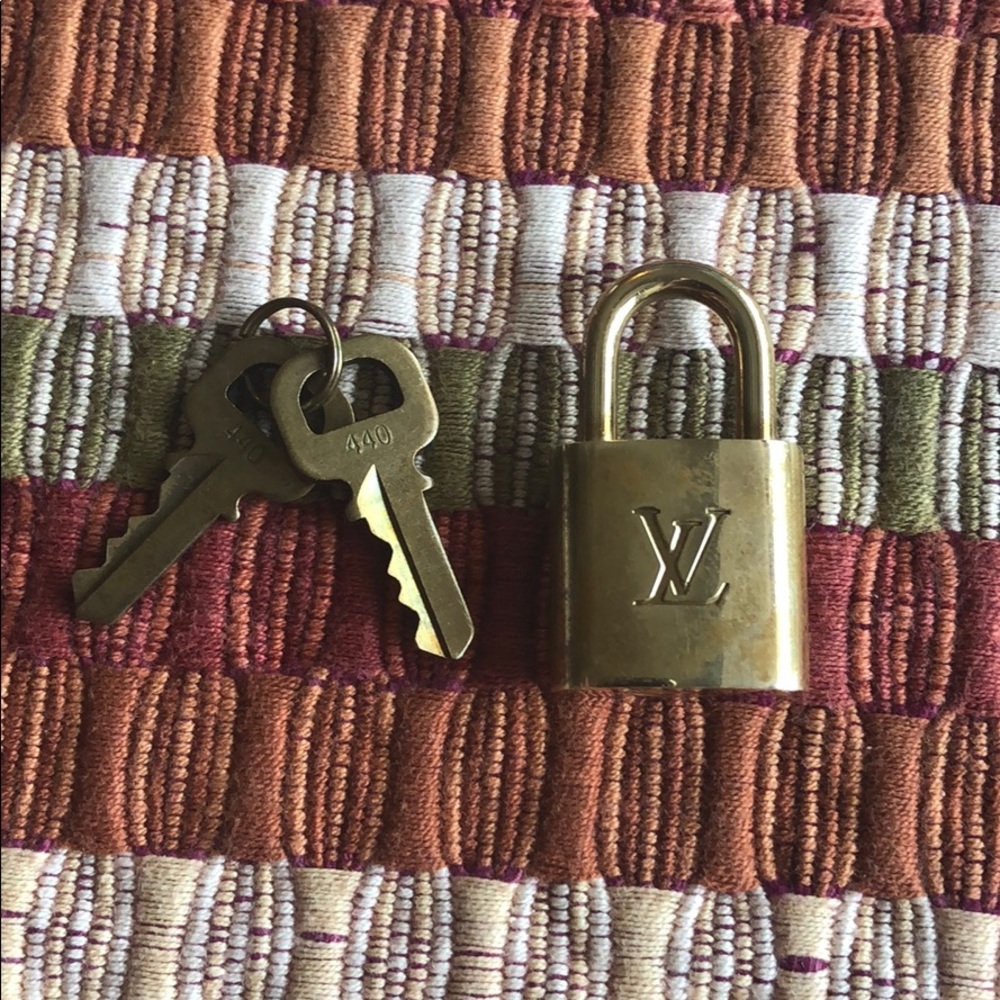 Louis Vuitton 🔐 never used authentic gold lock